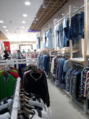 服裝超市 一站式購物新體驗