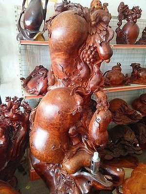 2018浦寨邊貿市場繁榮，紅木家具工藝品熱銷成亮點